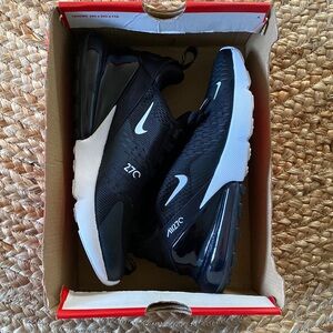 Nike Air Max 270 (GS) size 6Y
